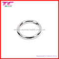 Круглое металлическое круглое кольцо с пружиной
